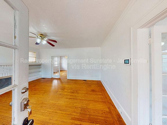 3rd image of 231 W 10th St