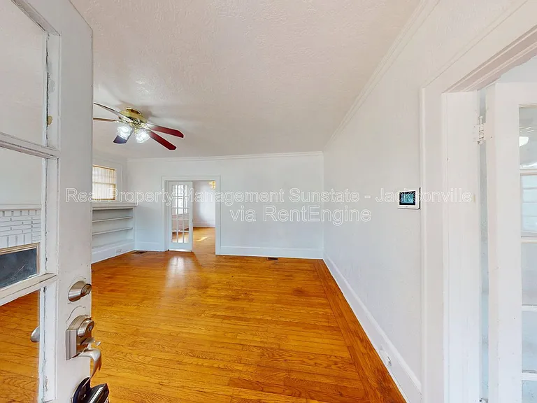 231 W 10th St — Photo 3