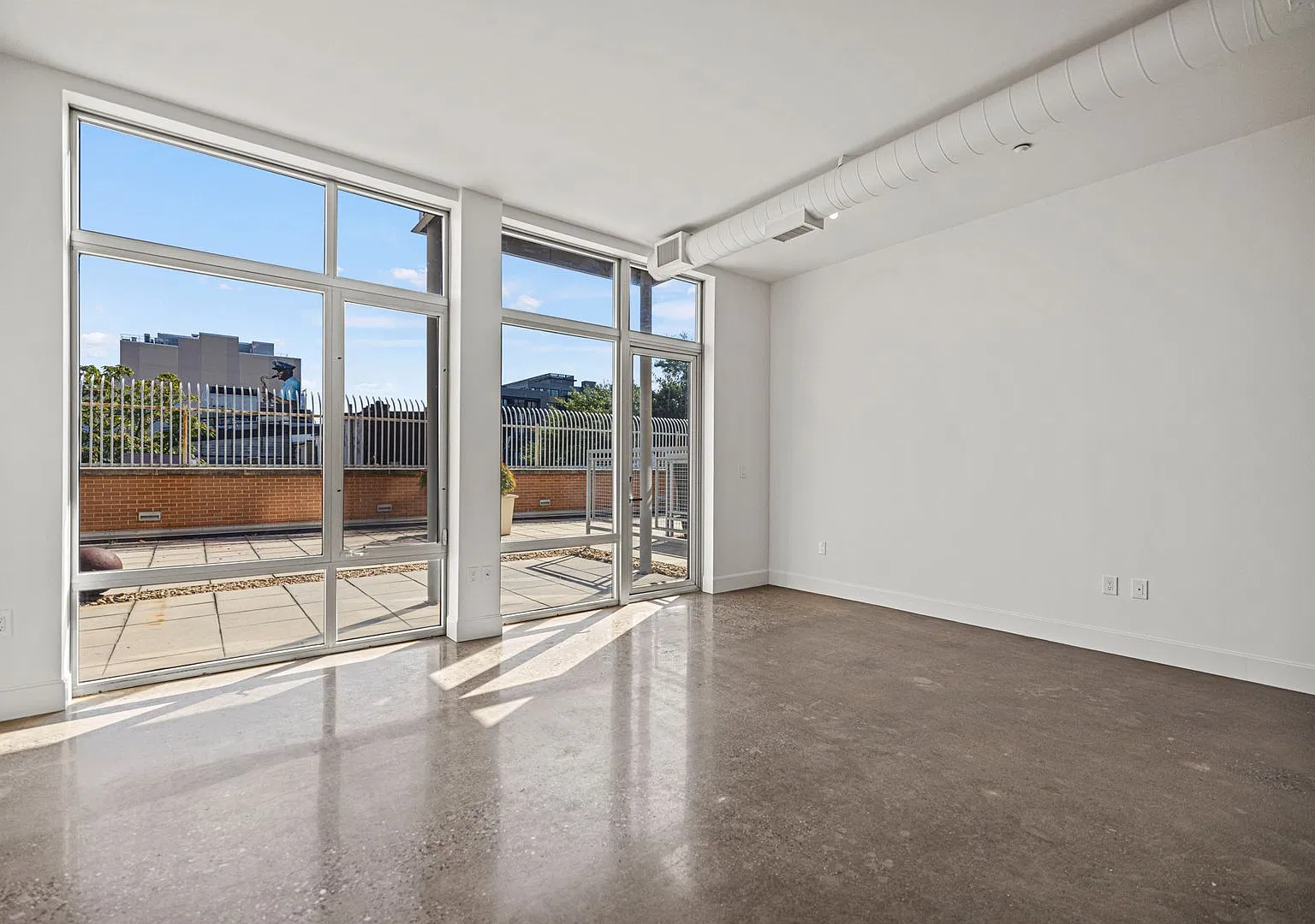 U St Loft Condo | 1 Bed | 1 Bath | 650 Sf | Large Patio — Photo 3
