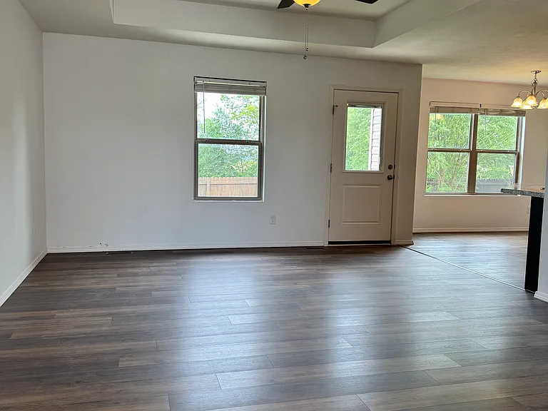276 W Picardy St — Photo 30