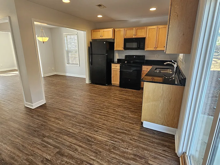 527 Walter St #527 — Photo 8