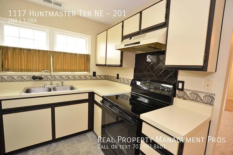 Nicely Maintained 2 Bedroom Condo In the Heart of Leesburg For Rent! — Photo 3