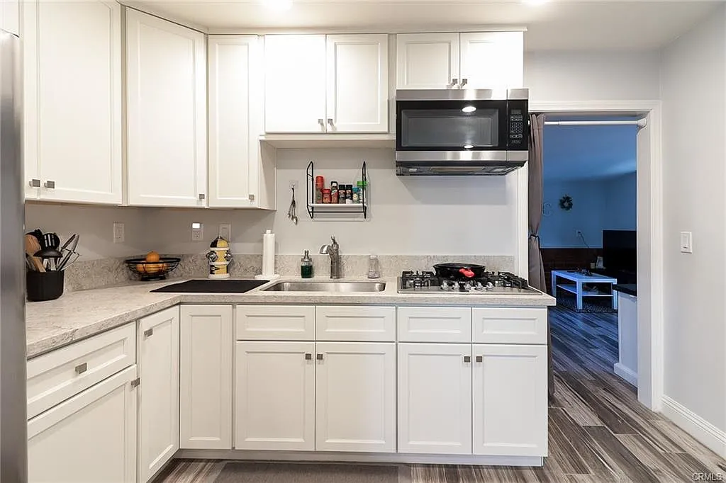 1 bed, 400 sqft, $1,750 — Photo 3