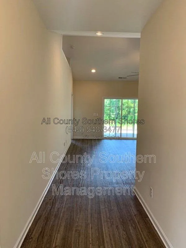 3 bed, 2.0 bath, 1670 sqft, $1,875 — Photo 2
