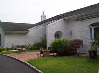 3 Talon Way, Dix Hills, NY 11746
