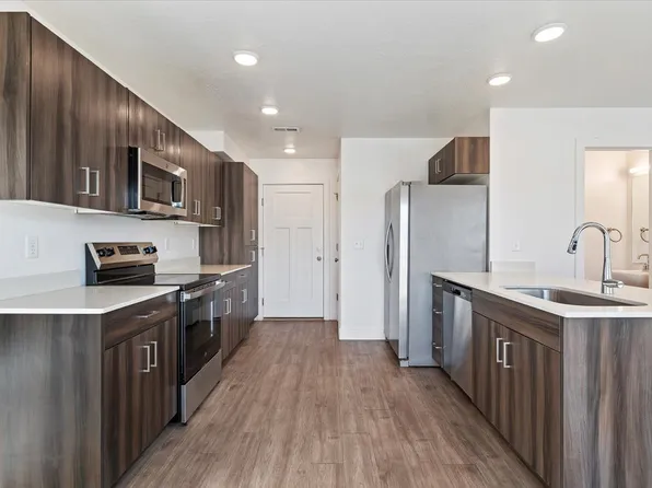1177 W Shady Brook Ln Unit 4, West Haven, UT 84401