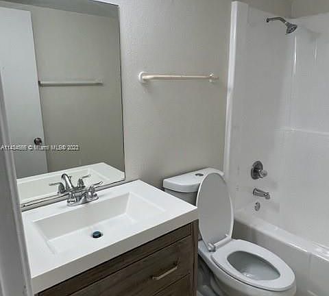 4th image of 5192 NE 6th Ave APT 816