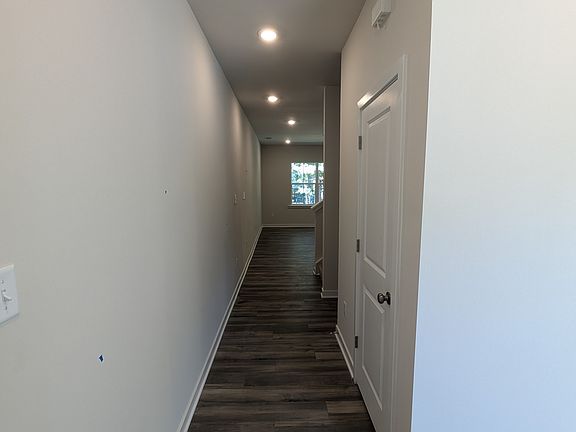 hallway/foyer