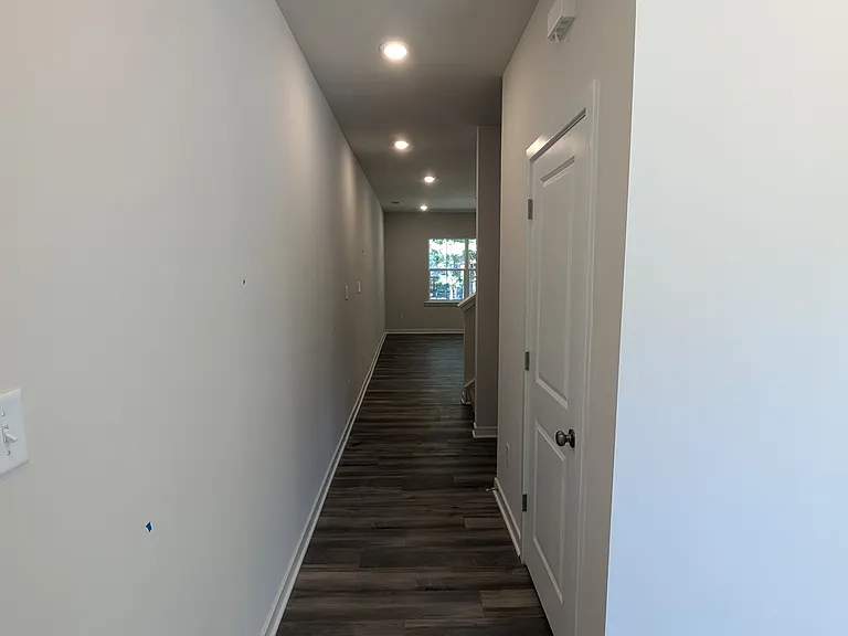 hallway/foyer