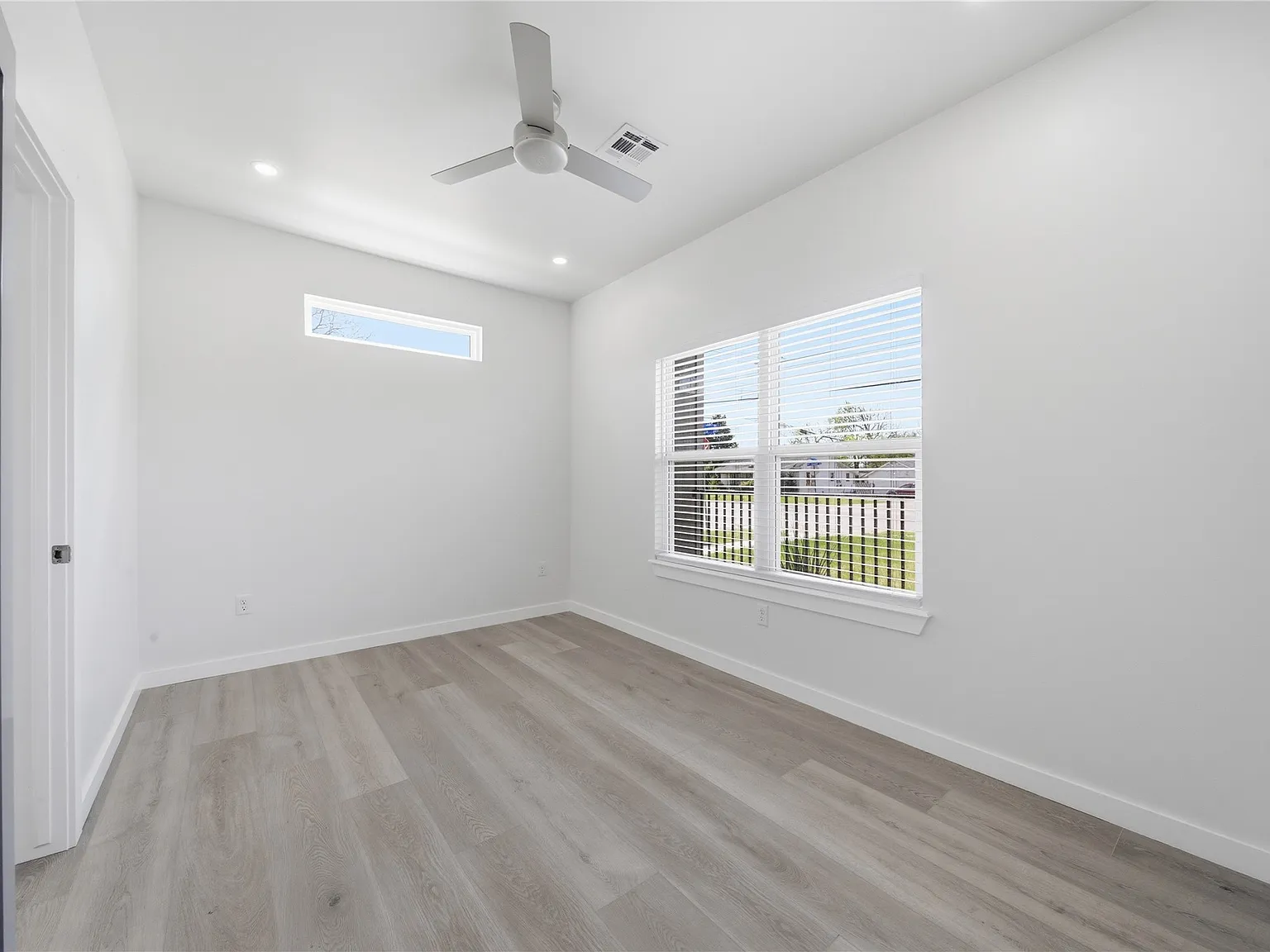 4 bed, 3.5 bath, 2440 sqft, $2,800 — Photo 4