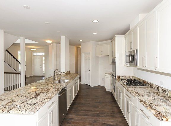 4th image of 27 W 189 W Breme Lot 12.01