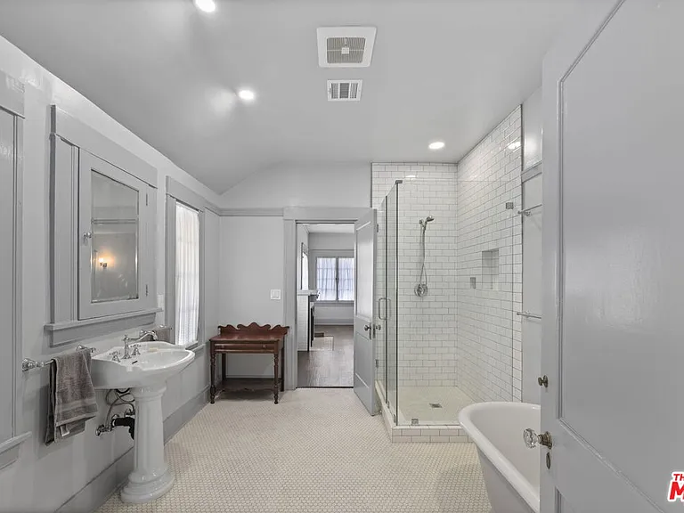 344 S Kingsley Dr — Photo 20