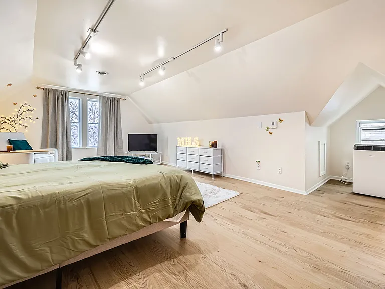 1622 Jefferson St NE #3 — Photo 2
