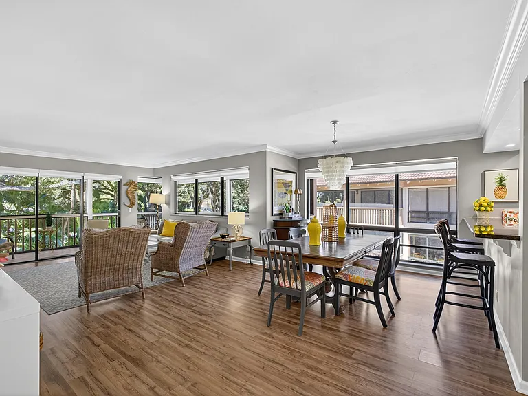 605 Brackenwood Cv — Photo 3
