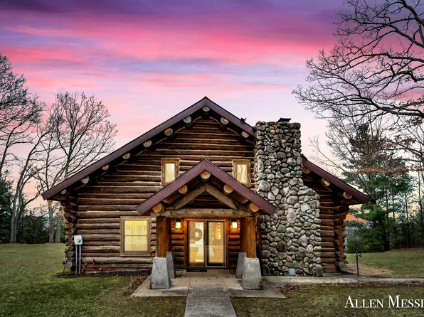 3990 E Croton Dr, Newaygo, MI 49337