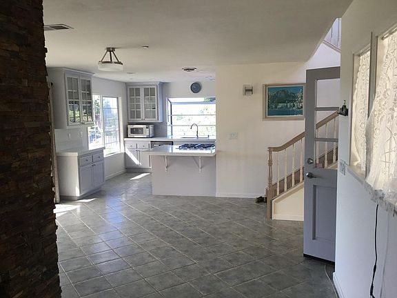 5th image of 4023 Calle Abril