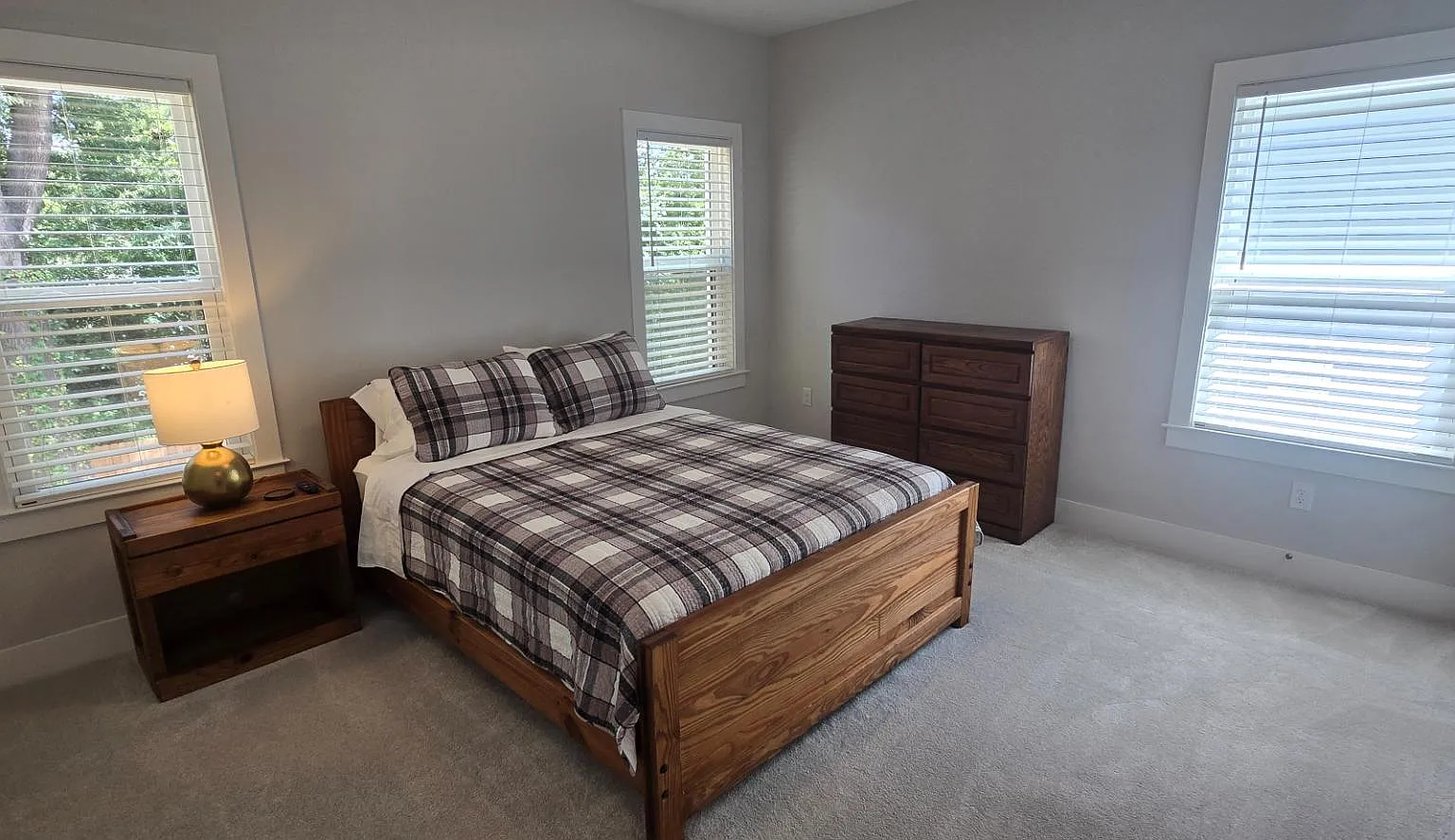 2212 Edwin Ave - Unit A2-Furnished — Photo 3