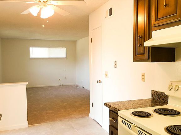 4th image of 1575 Mendenhall Dr APT 3