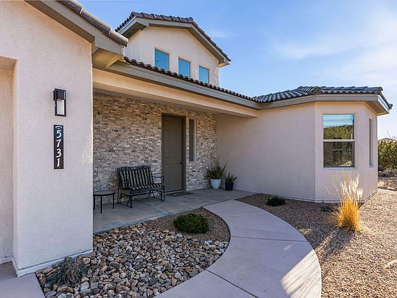 4th image of 5731 Venada Ct NE