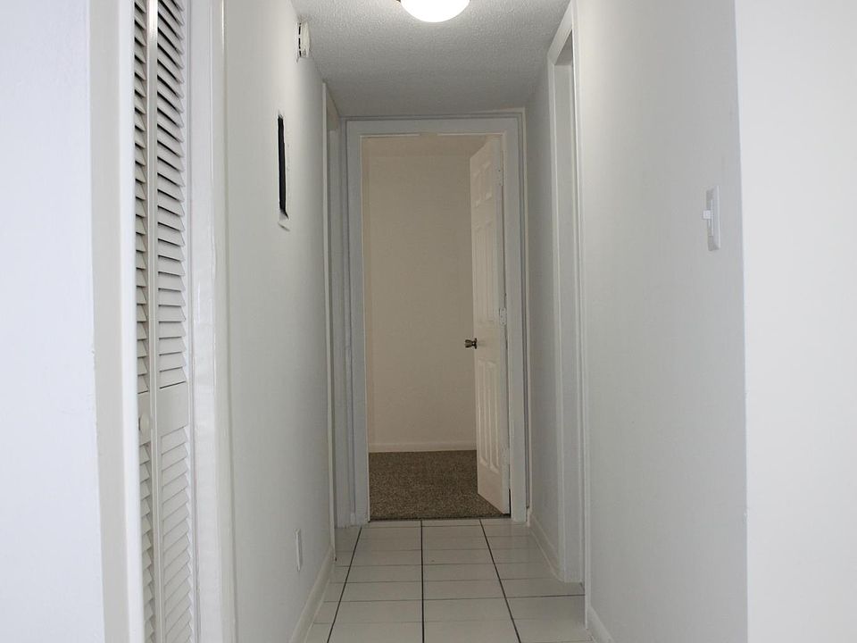 1st image of 370 Sunshine Dr #1