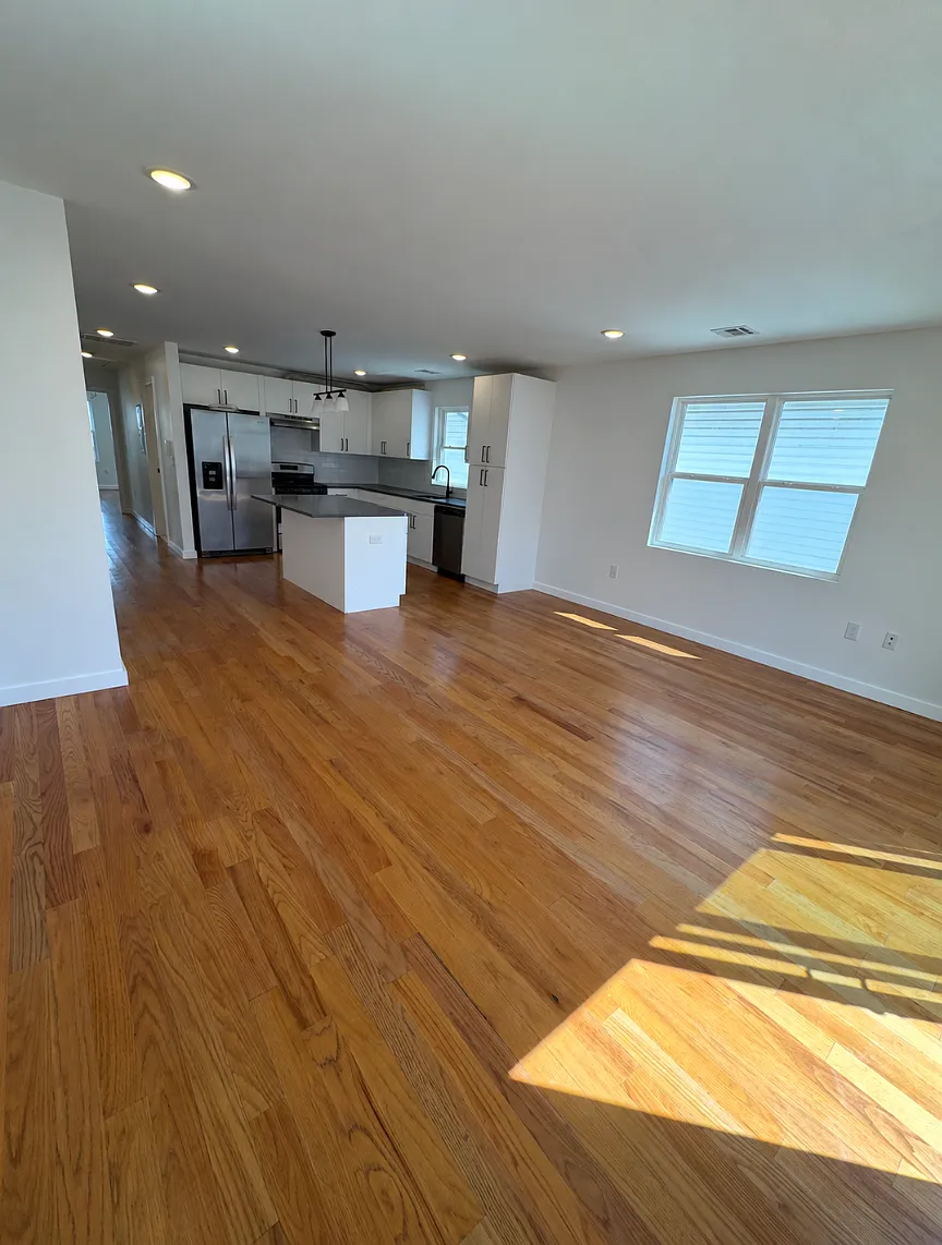 3 bed, 1250 sqft, $3,000 — Photo 4