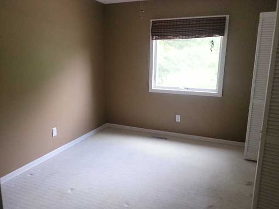 4th image of 15875 Rosemont Ave