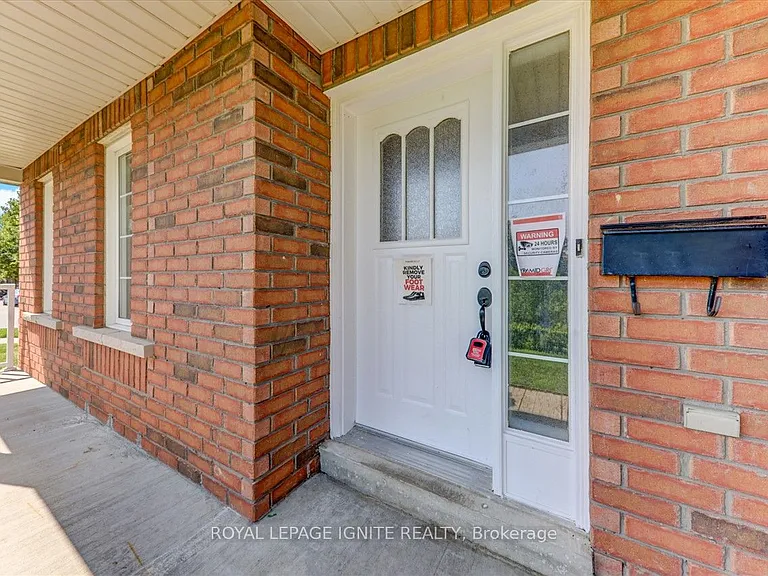 57 Armitage Cres — Photo 9