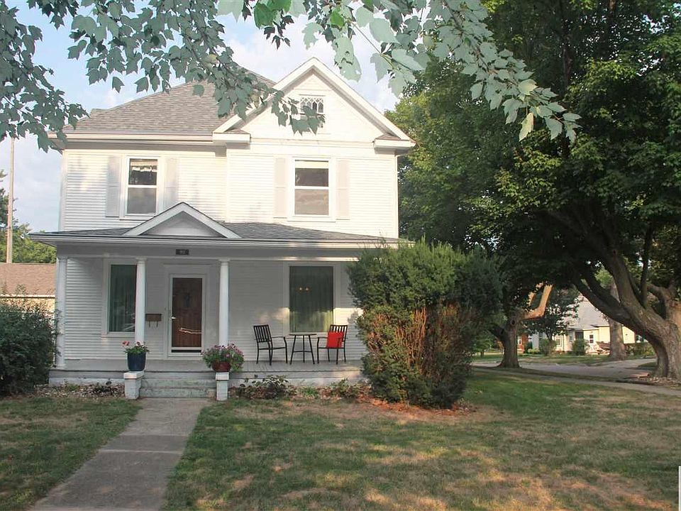 1st image of 901 1st Ave SE