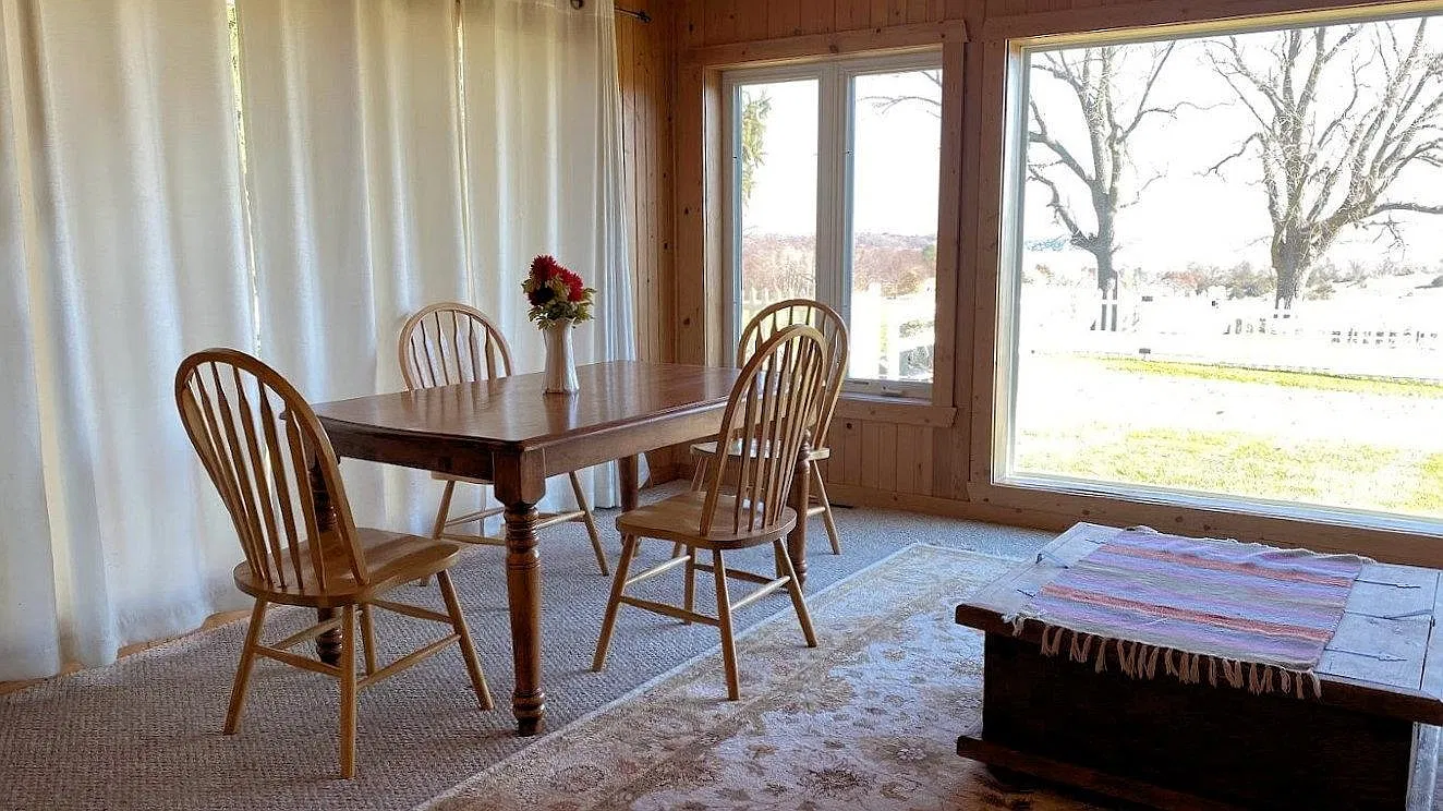 5 bed, 3.5 bath, 3000 sqft, $3,500 — Photo 2