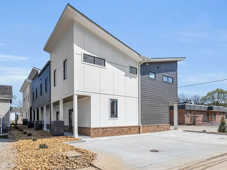 2248 Bailey Ave — Photo 30