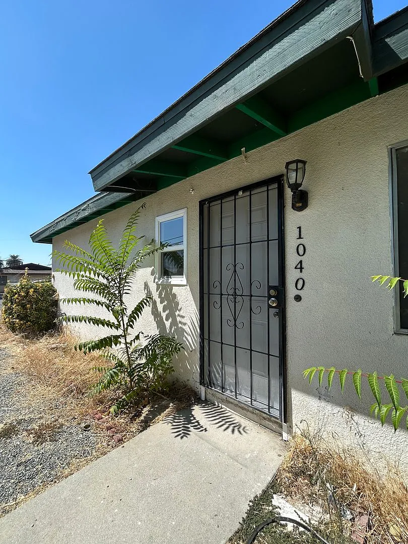 690 Lanier — Photo 2