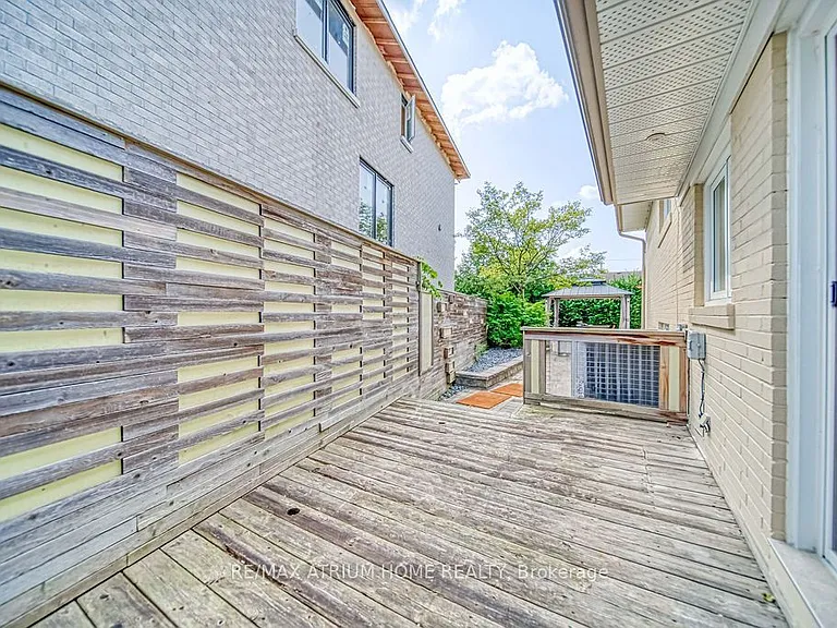 4 Palomino Cres — Photo 22