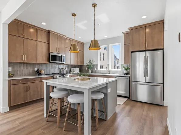 10988 S Lake Run Rd W #154, South Jordan, UT 84009