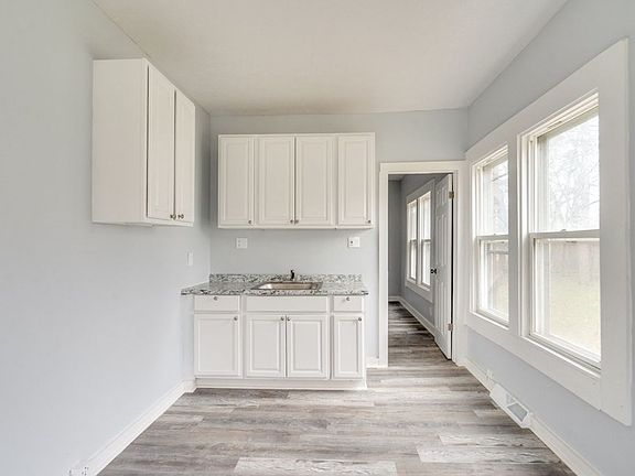 4th image of 614 Madison Ave #2