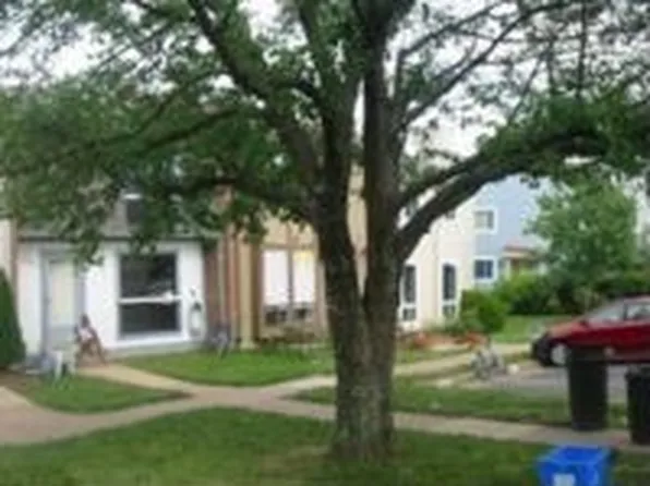 1015 Kings Ct, Herndon, VA 20170