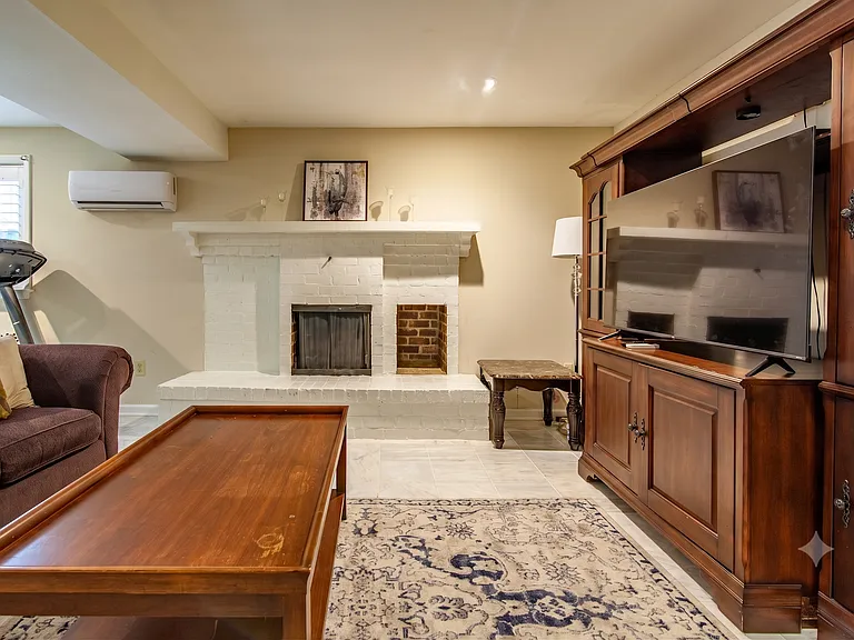 6034 Chesterbrook Rd #B — Photo 12