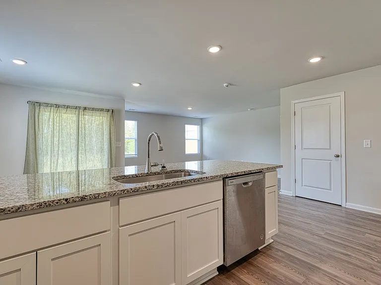 220 Ingleby Rd — Photo 31