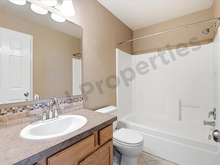 16740 Naito Ave — Photo 12