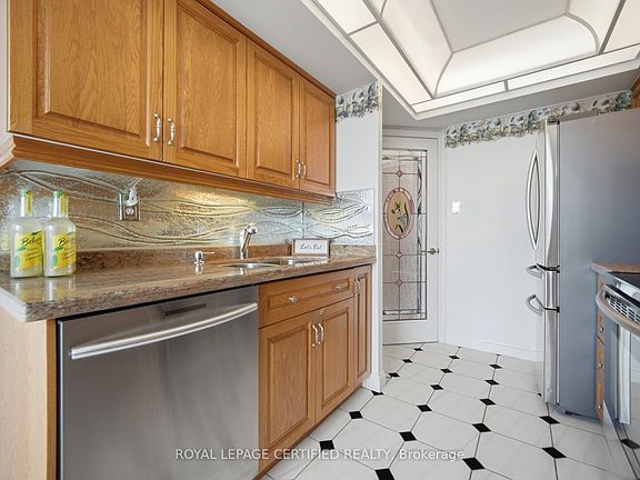 4th image of 24 Hanover Rd #1610