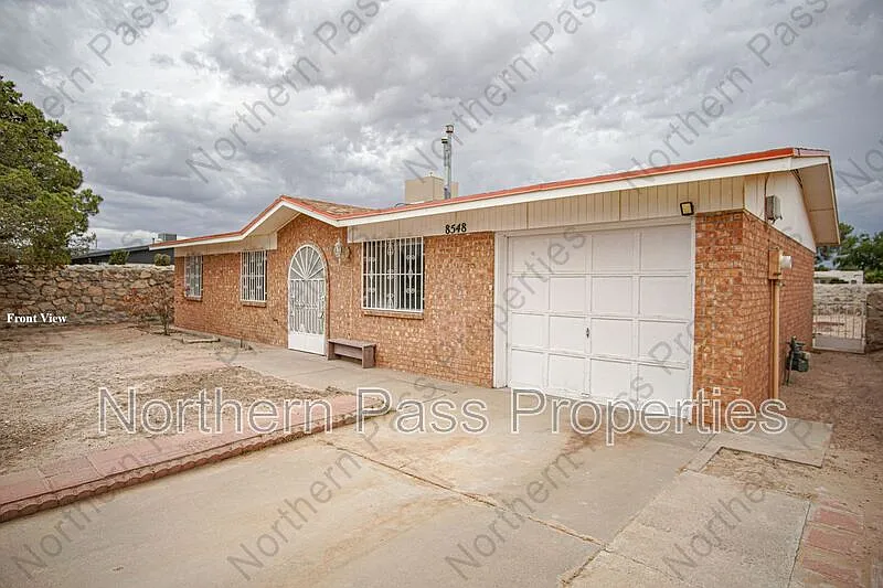 8548 Arboleda Dr
