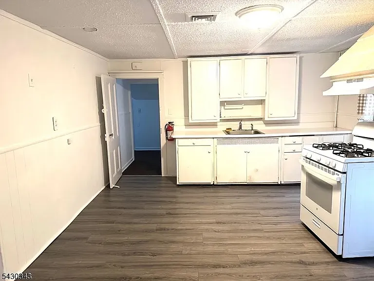 2 bed, 1250 sqft, $2,250 — Photo 2