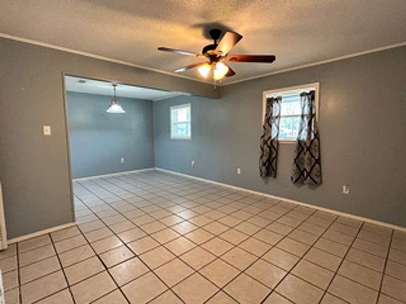 4th image of 82 Easy St