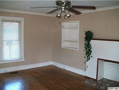 3rd image of 901 Packard Ave
