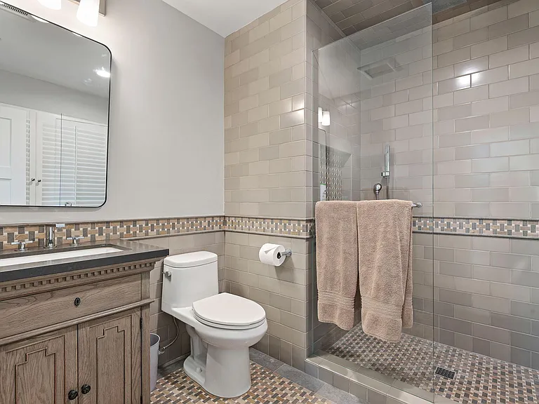 1690 E Valley Rd — Photo 15