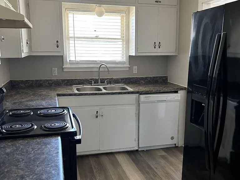 1822 N Alexander St — Photo 3