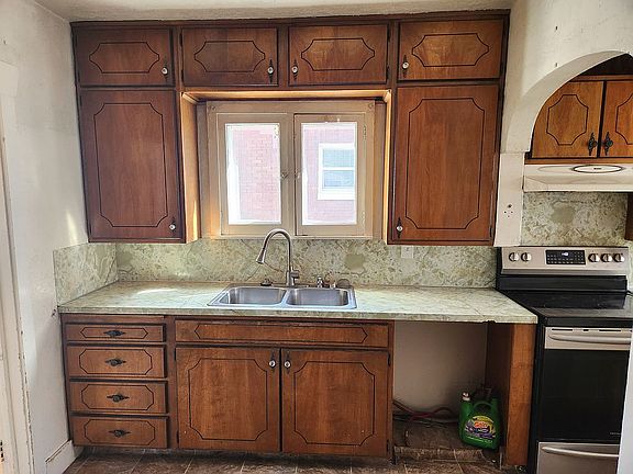 5th image of 945 16th St