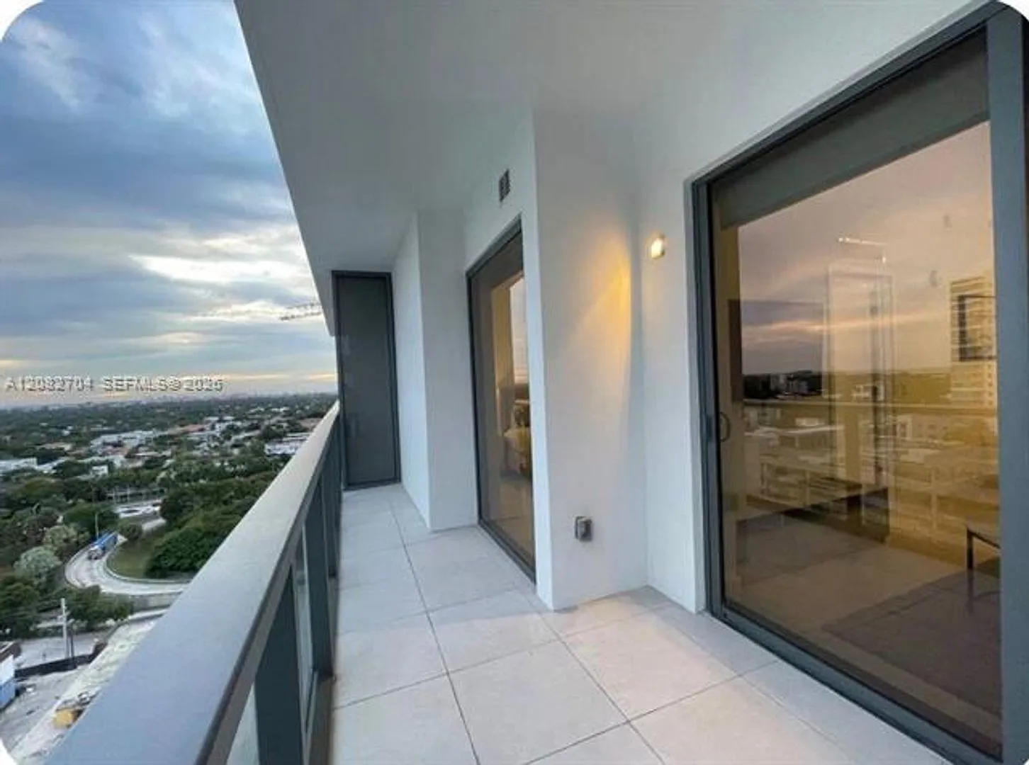 239 SW 9th St cu-1501, Miami, FL 33130 — Photo 1