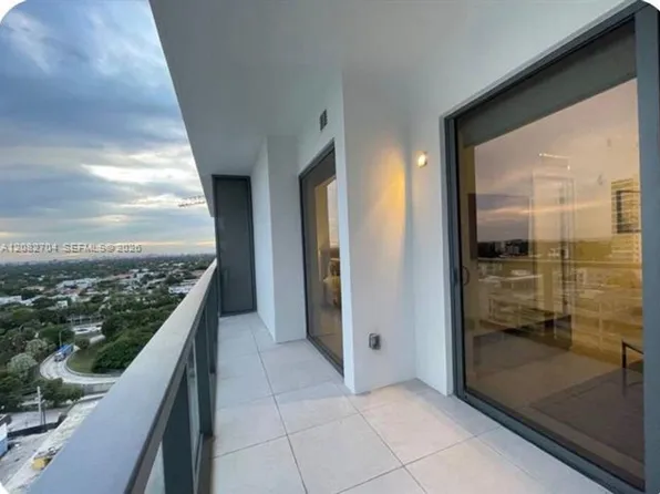 239 SW 9th St, Miami, FL