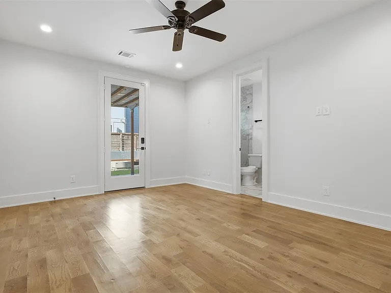 2213 Francis St — Photo 6
