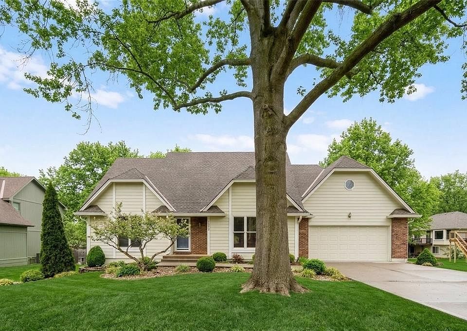 1st image of 2224 NW Summerfield Dr